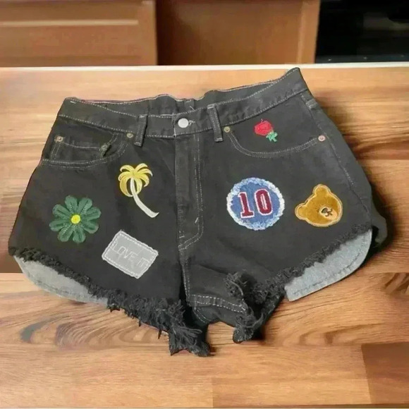 Levi's Women's Black Denim Shorts With Embellishments. 32" waist, 2.5" Iengrh - Picture 2 of 5